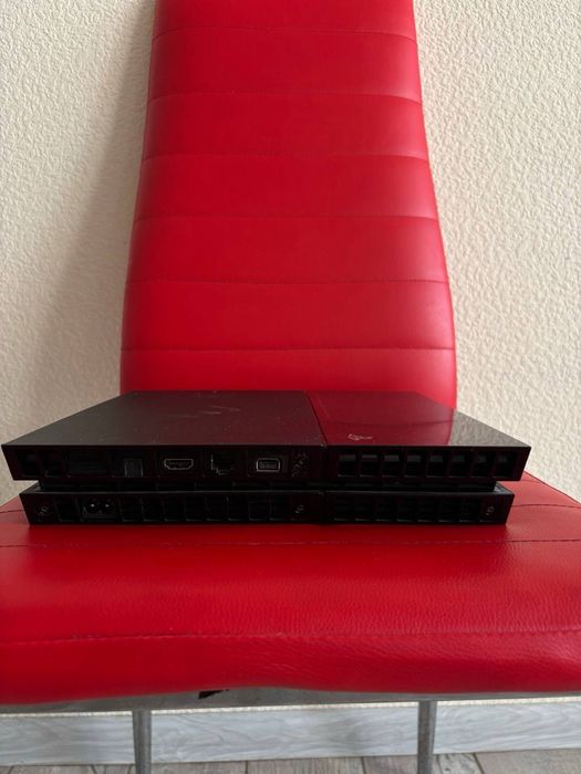Sony PlayStation 4 PS4 500GB + джойстик, кабелі