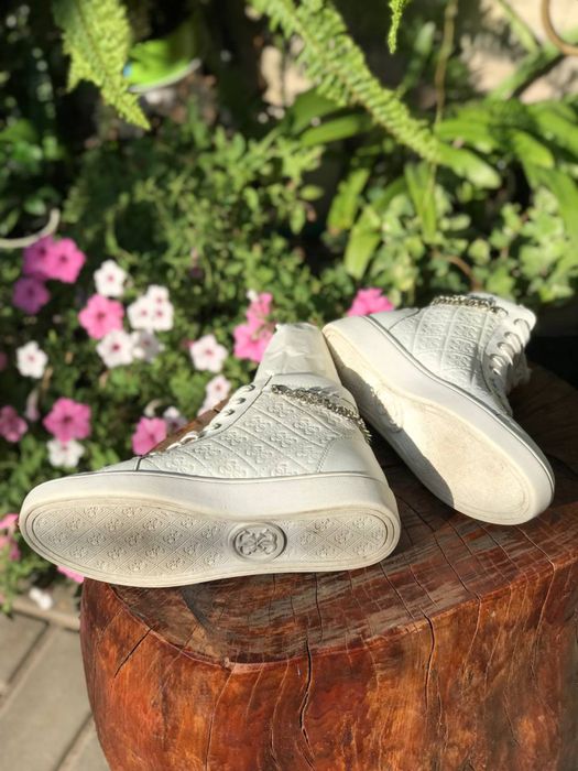неймовірні GUESS ботинки