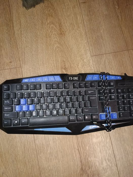 Nowe słuchawki gamenigowe Pc i PS4 + klawiatura.