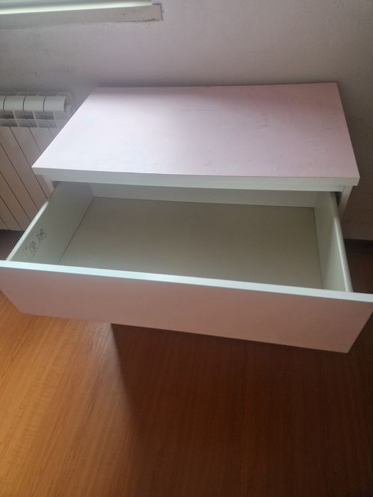 Vendo dois gaveteiros de 3 gavetas cada 1