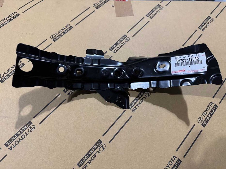 Кронштейн кузова 5370342030 Toyota Lexus новий оригінал