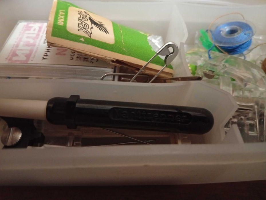 Електрична швейна машинка Верітас Фамула.