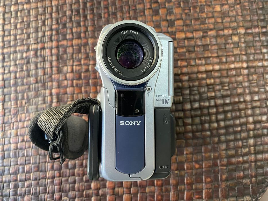 Câmara de Vídeo Digital SONY DCR-PC8E Mini DV Handycam