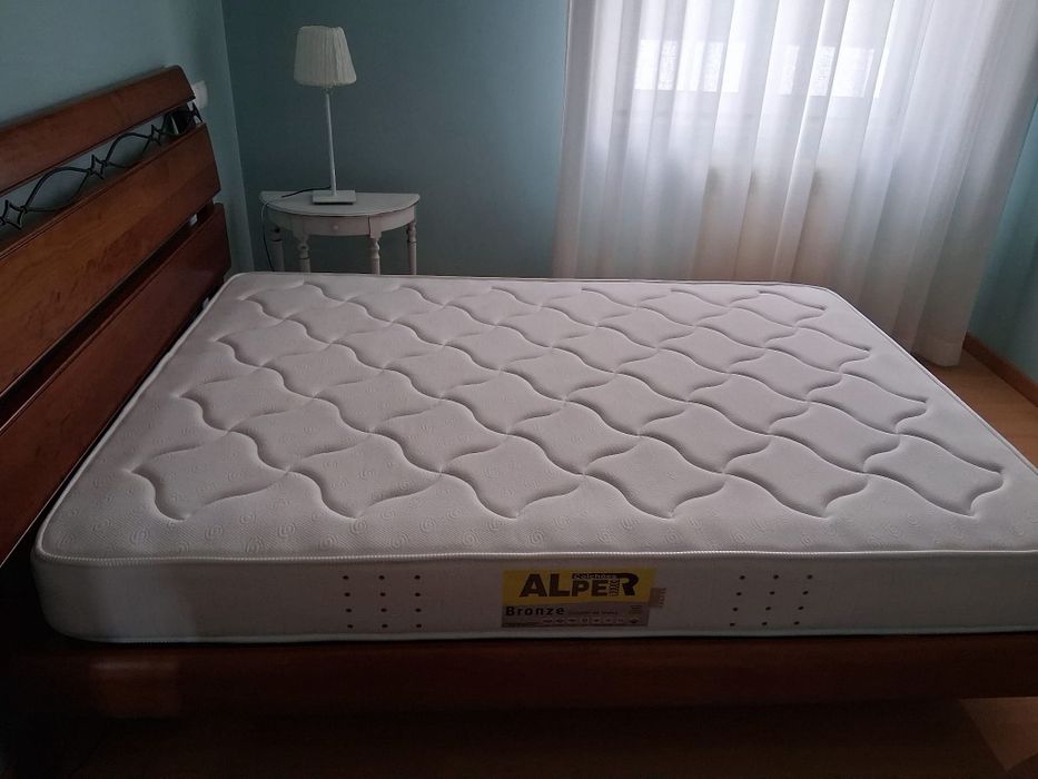 Cama de casal com colchão