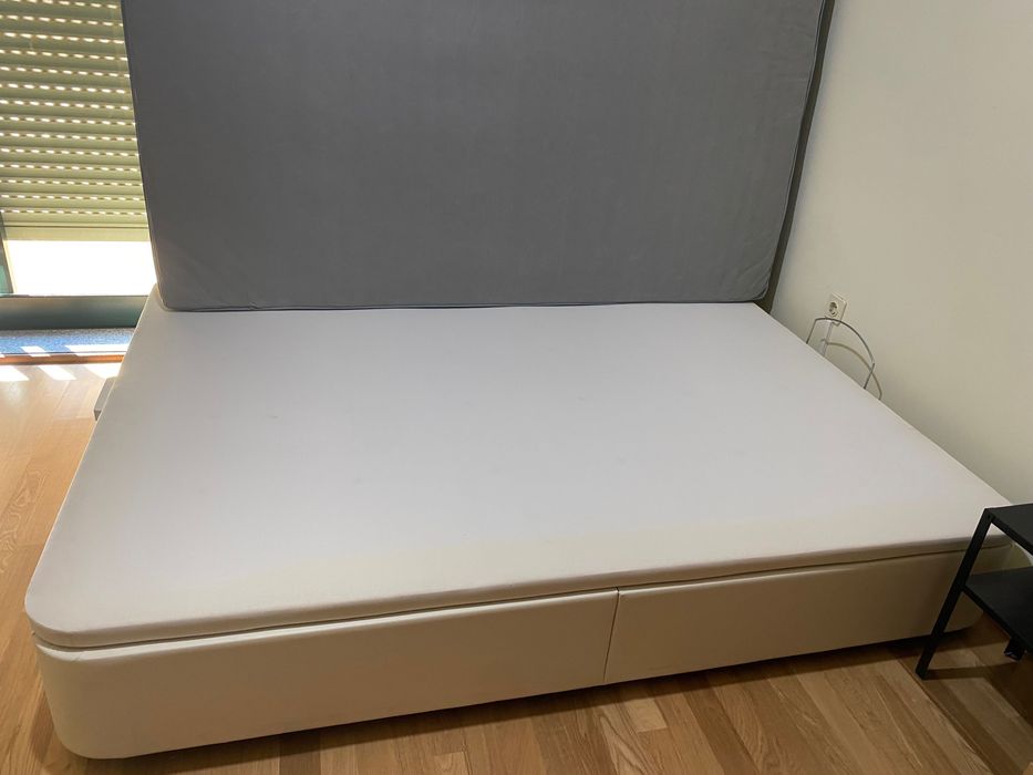 Cama IKEA KVITSÖY 1,60x2,00 com arrumação
