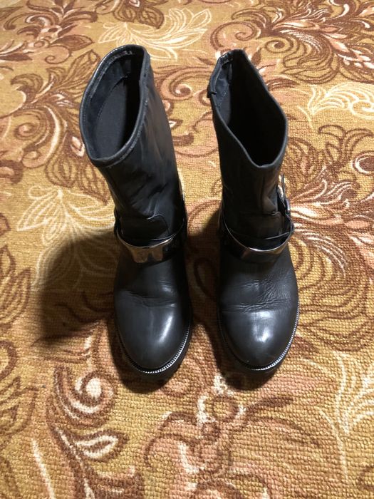 Стильні  шкіряні чобітки демі