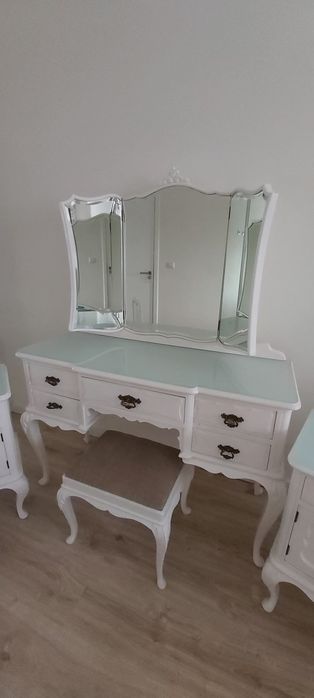 Conjunto de quarto restaurado