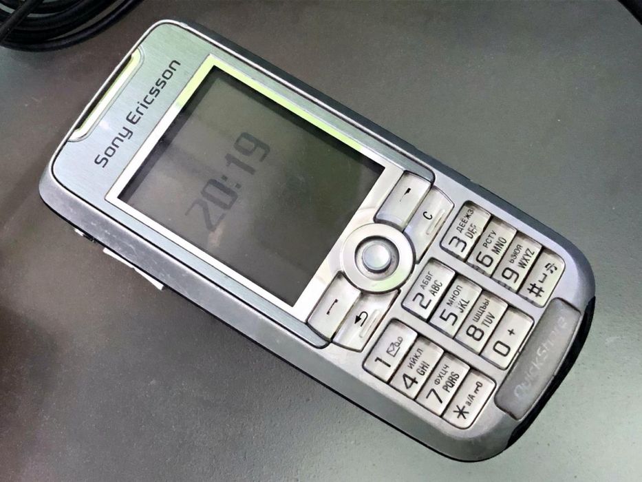 2004 року Sony Ericsson K700i в колекцію (ретро кнопочний ностальгія)