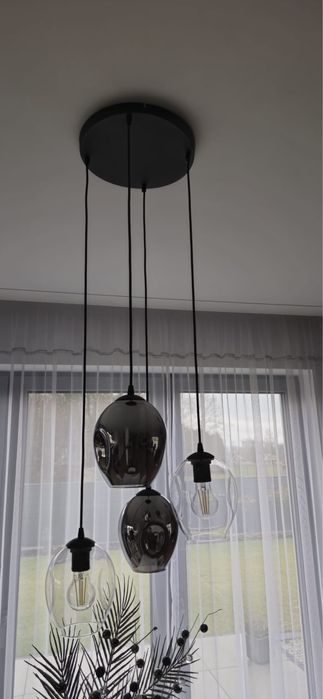 Lampa wisząca cztery klosze