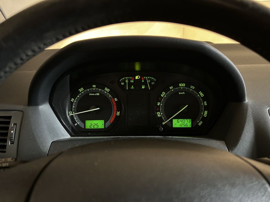Skoda Fabia 1.2 12V ( Poucos kms)