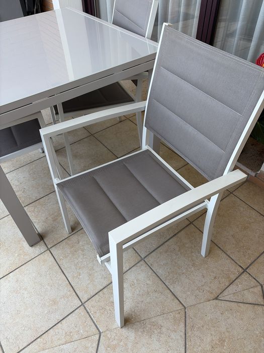 Mesa de alumínio extensivel NATERIAL LYRA Cinza + 4 cadeiras
