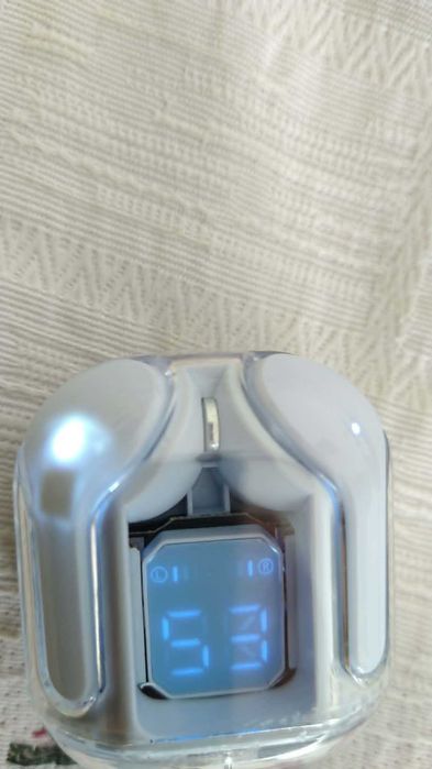 Phones bluetooth sem fios com visor digital.