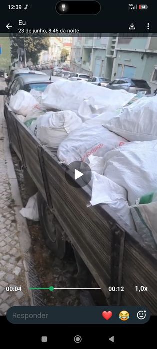 Faço mudanças e transportes. Serviço rápido e com orçamento.
