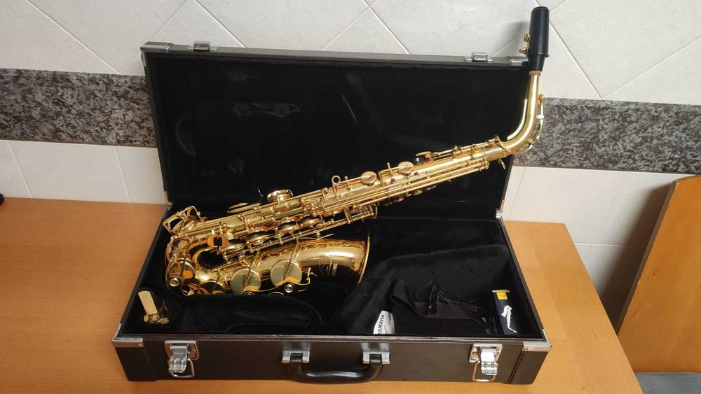Saxofone Alto Yamaha YAS-32 Japão
