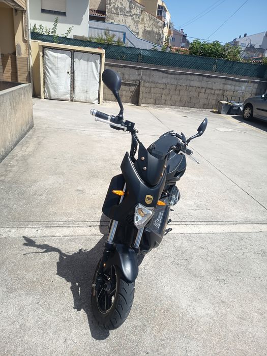Scooter elétrica sem carta