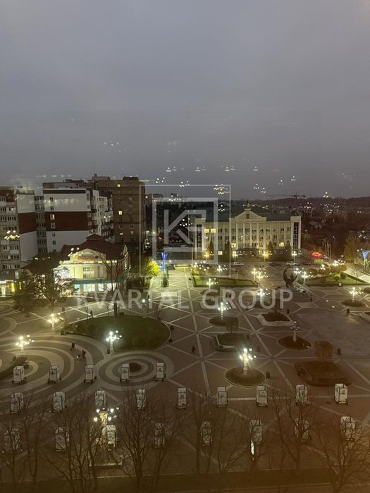 ПРОДАЖ З кімнатна квартира в центрі міста З ремонтом