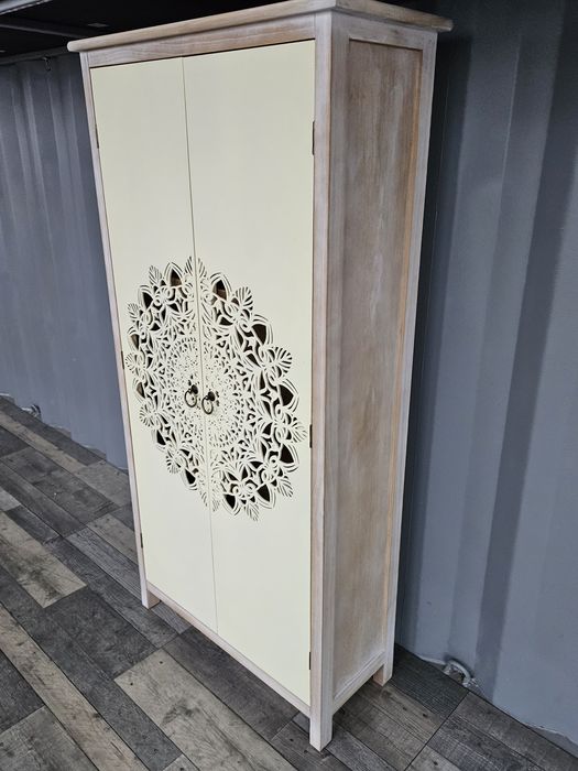 Nieduża szafa półki kremowa rozeta