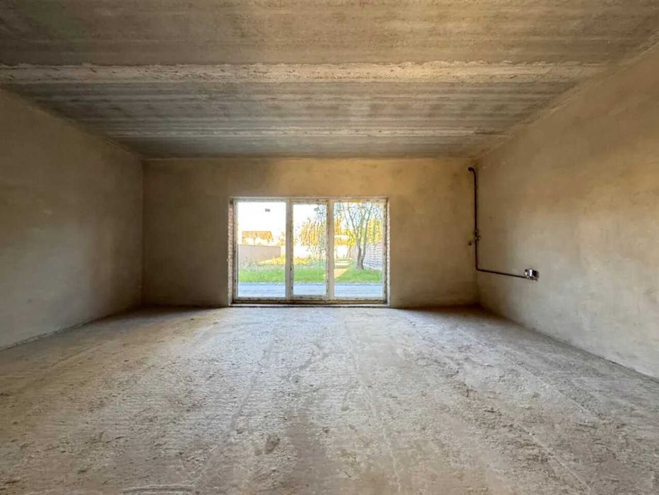 Сучасний дуплекс з великою ділянкою