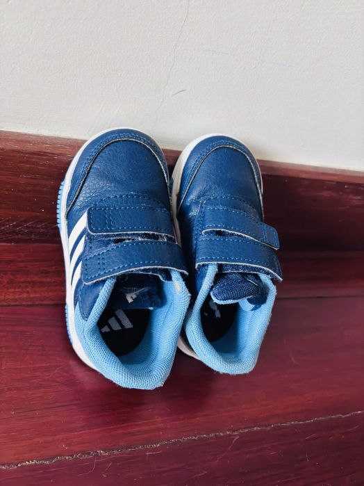 sapatilha azul riscas brancas adidas tamanho 22