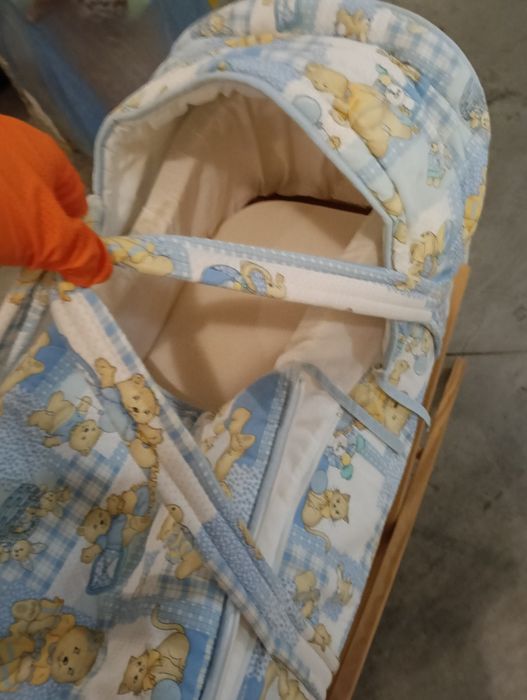 Alcofa de tecido para bebê com suporte