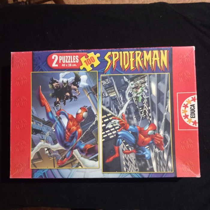 Dois puzles Spiderman