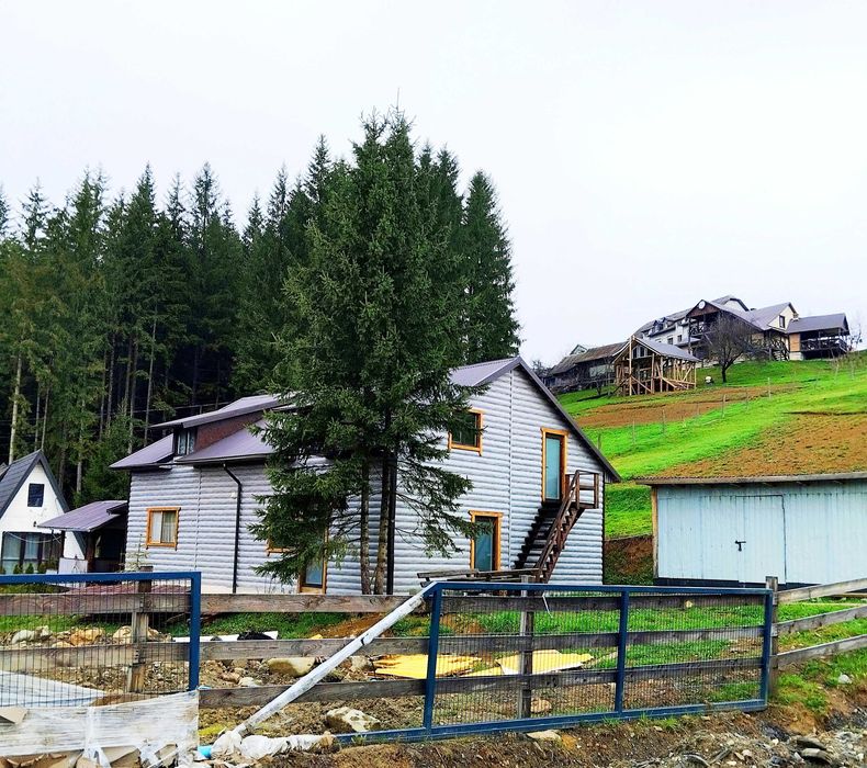 Продам половину будинку в Карпатах, І-Франківська об.  . с.Яблуниця