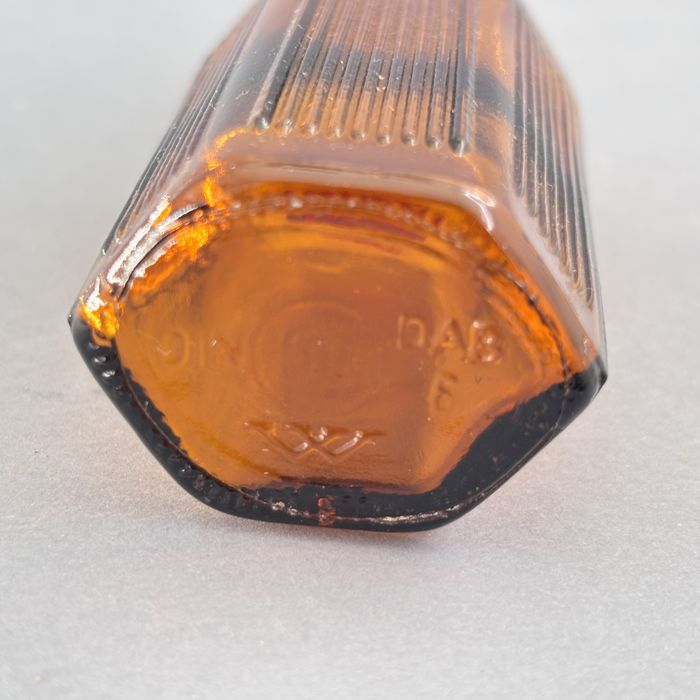 piękna mała miodowa buteleczka butelka po lakach apteczna