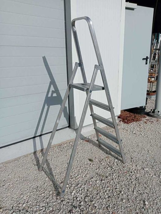 Escadote em aluminio 4 degraus