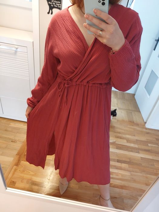 Bawełniana muślinowa sukienka malinowa midi