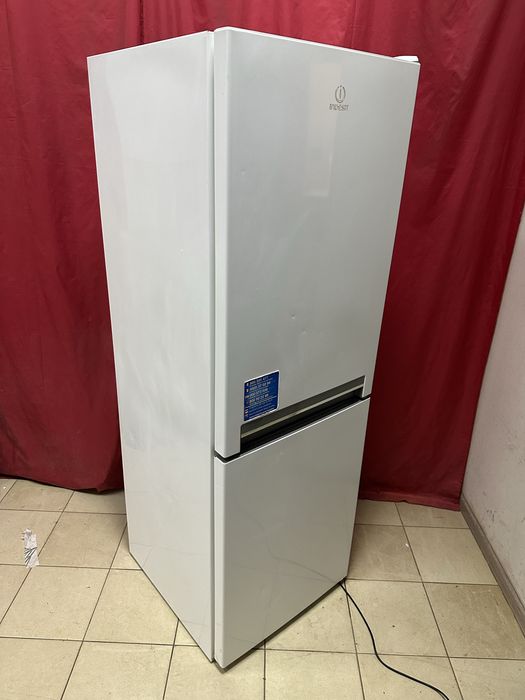 Холодильник Indesit 172/60/60