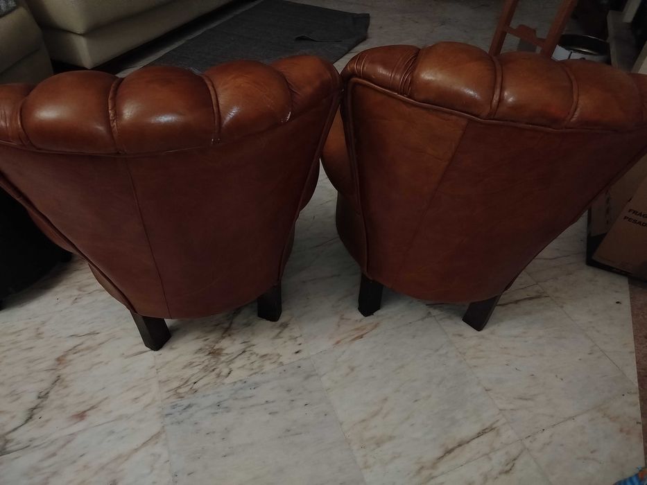 2 poltronas em pele