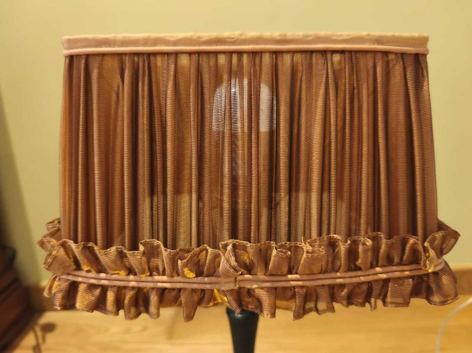 Candeeiro com abajur em tule