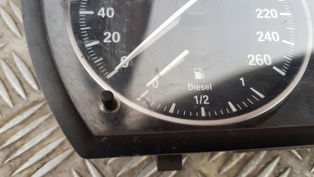 BMW E90 E91 2.0D Licznik Zegar