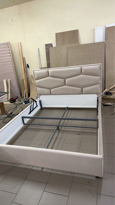 Якісні сучасні ліжка від виробника . Ортопедичні матраци .