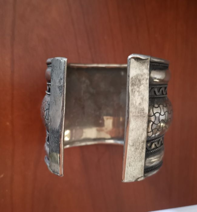 Pulseira larga prateada