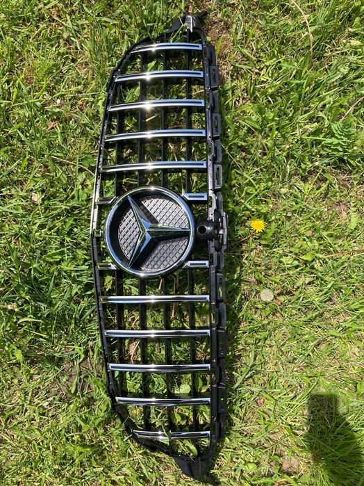 Решетка рад. mercedes C W205 14-18год.GTстиль (chrome Black) с камерой