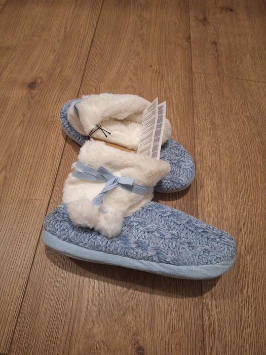 Nowe kapcie domowe 38