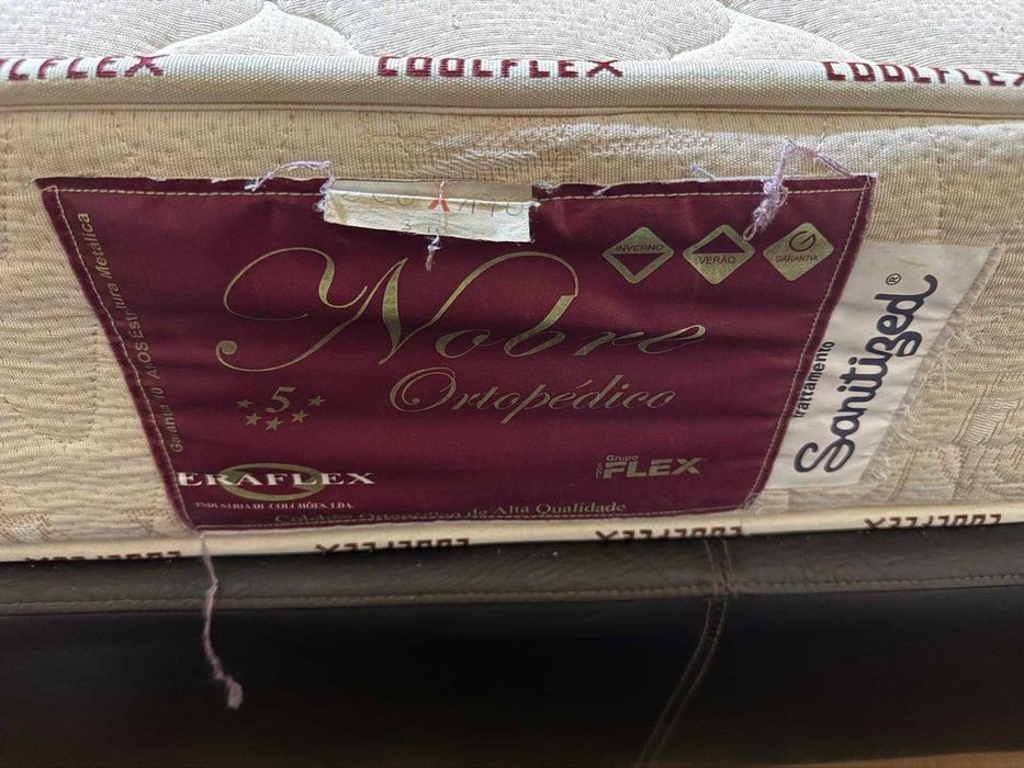 Quarto Casal completo - Cama - Estrado - Cómoda - Mesa de Cabeceira