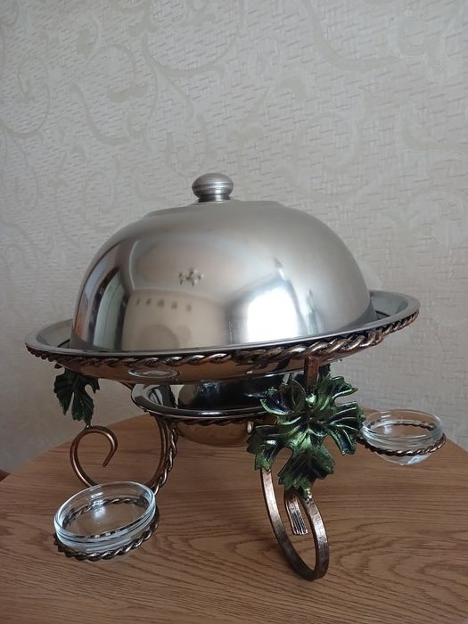 Блюдо для разогрева шашлыка. Садж с соусницами.