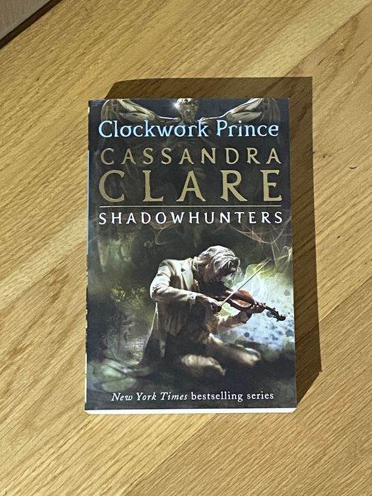 Livro - Clockwork Prince, de Cassandra Clare