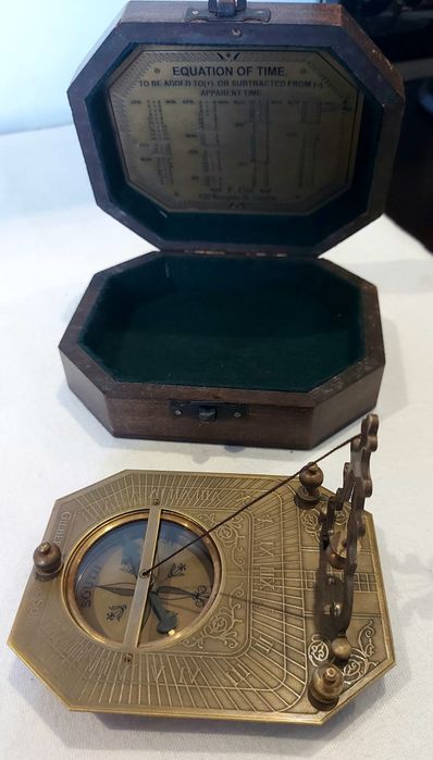 Bússola marítima e outros artigos náuticos bom para iniciar Colecção.