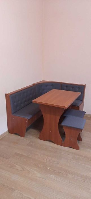 Комплект на кухню: Куток, стіл, дві табуретки. Готово до відправки.