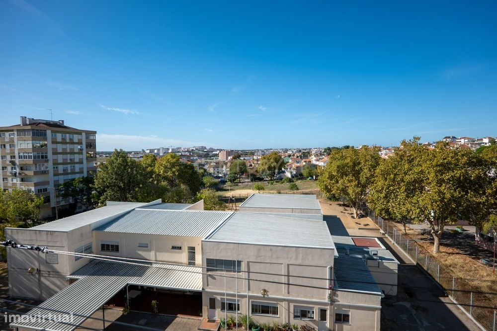 Apartamento T2 na Quinta do Rouxinol, Corroios