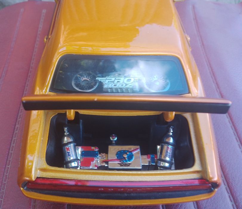 Модель Dodge Challenger Concept 1:18 Maisto