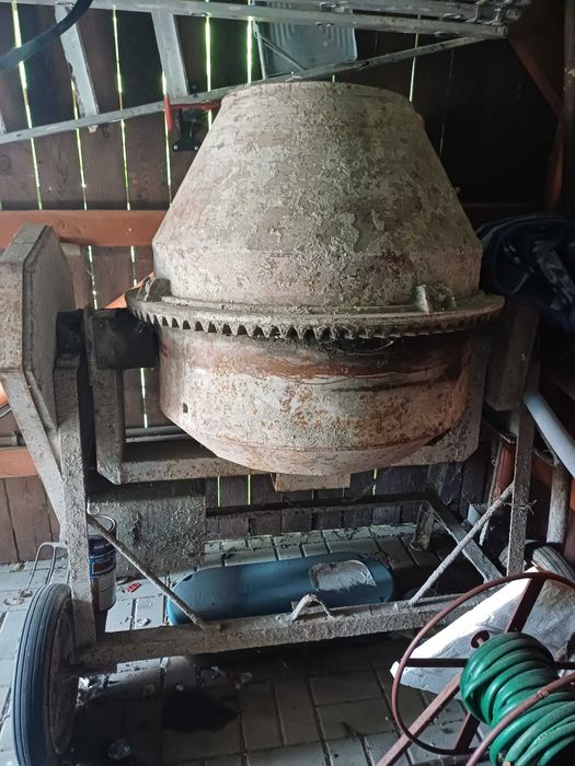 Betoniarka ( polskiej firmy)
