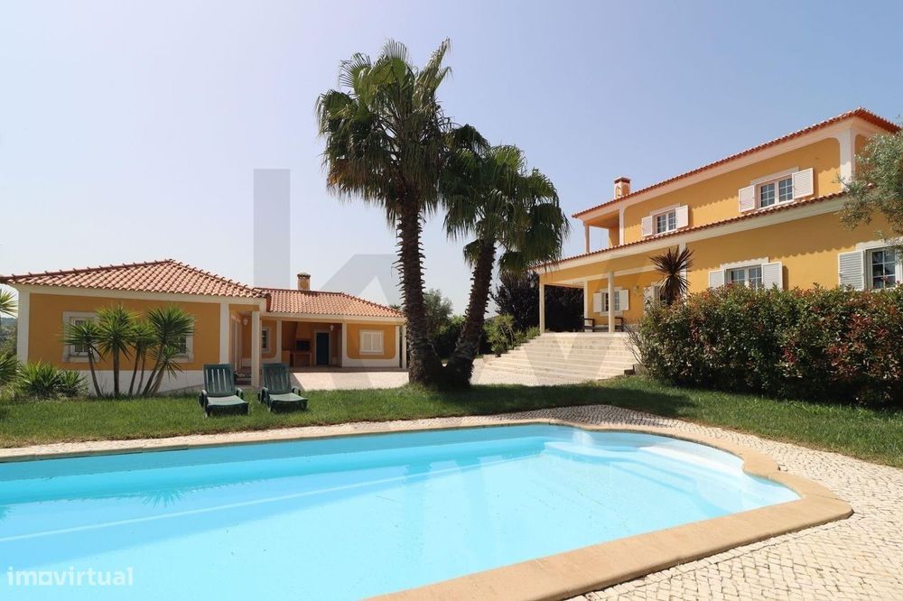 Moradia de Luxo com Piscina e Vistas Panorâmicas | Moçarria, Santarém