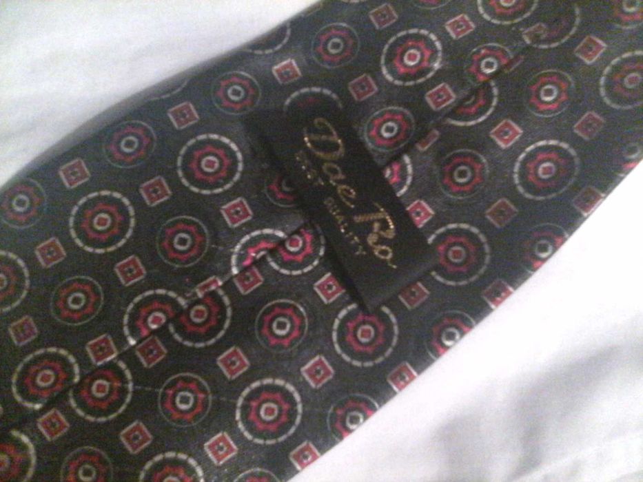 4 Gravatas praticamente novas