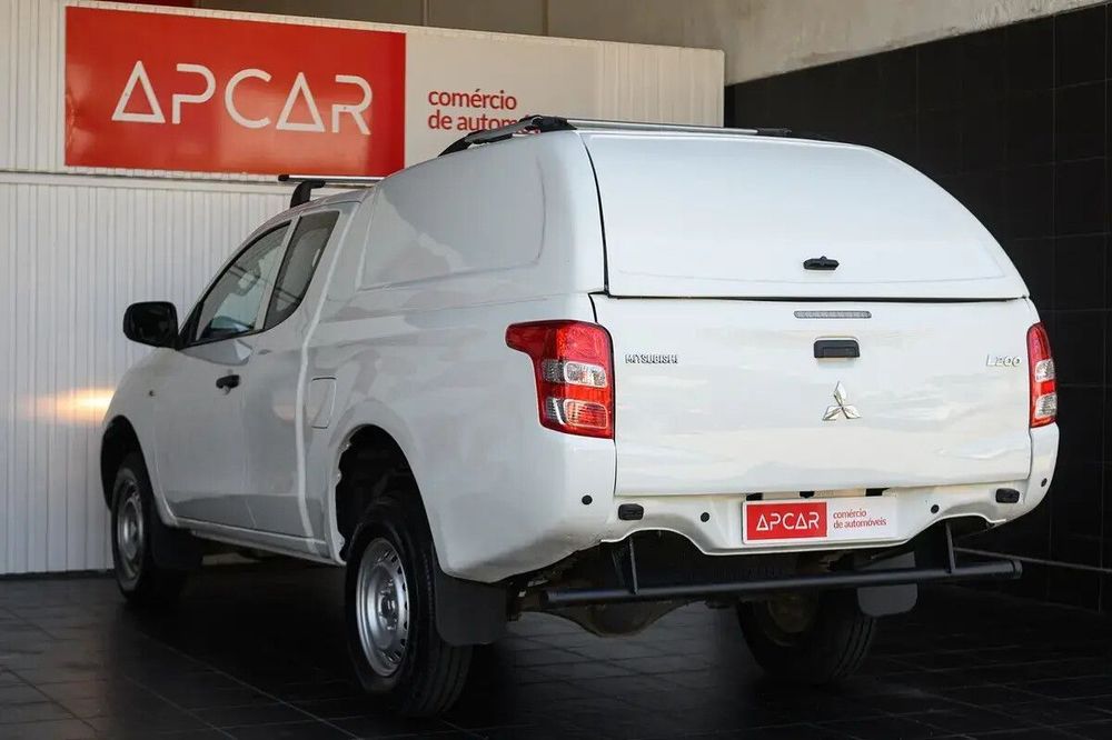 Mitsubishi L200 2.4 DI-D Club Invite Strakar Look 4WD