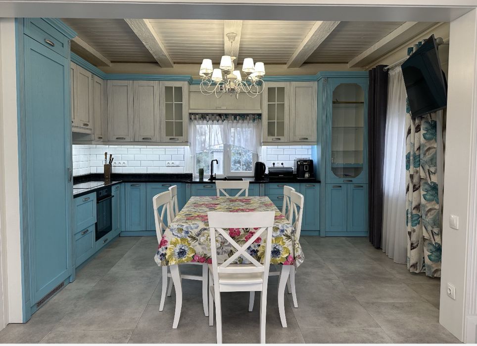 Просторий будинок у Тарасівці: зруб, 4 спальні, 7,5 соток!