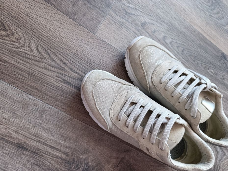 Продам Крассовки